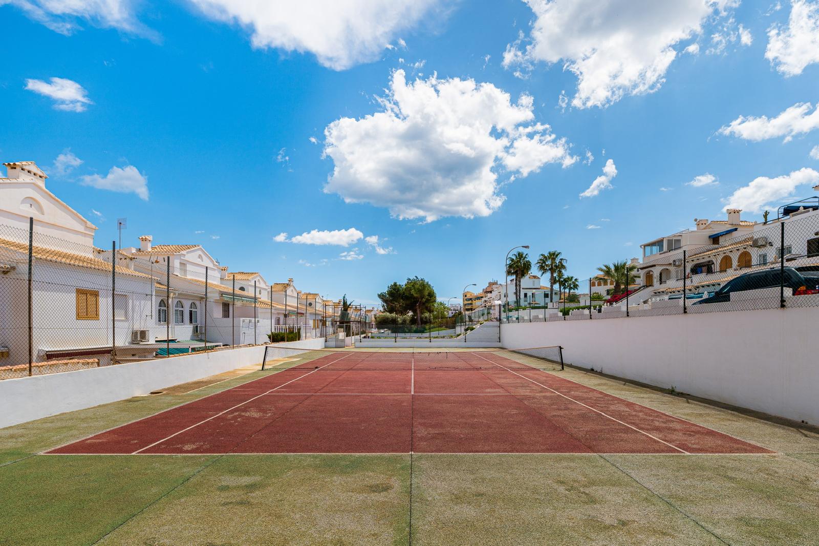 Kort tenisowy przy bungalowiu Casa Hannah La Mata